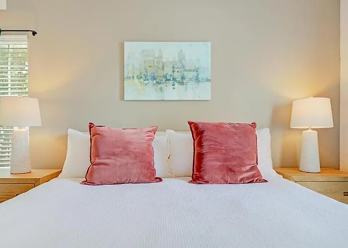 Landing Modern With Amazing Amenities *